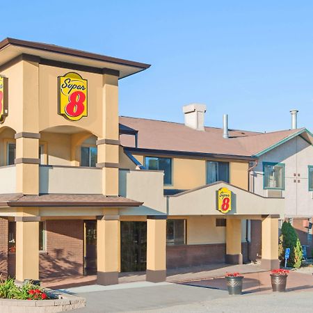 Super 8 By Wyndham Salmon Arm Hotel Exterior foto