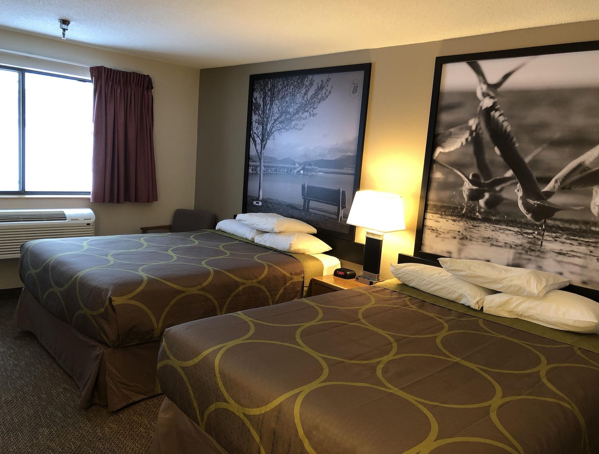 Super 8 By Wyndham Salmon Arm Hotel Exterior foto