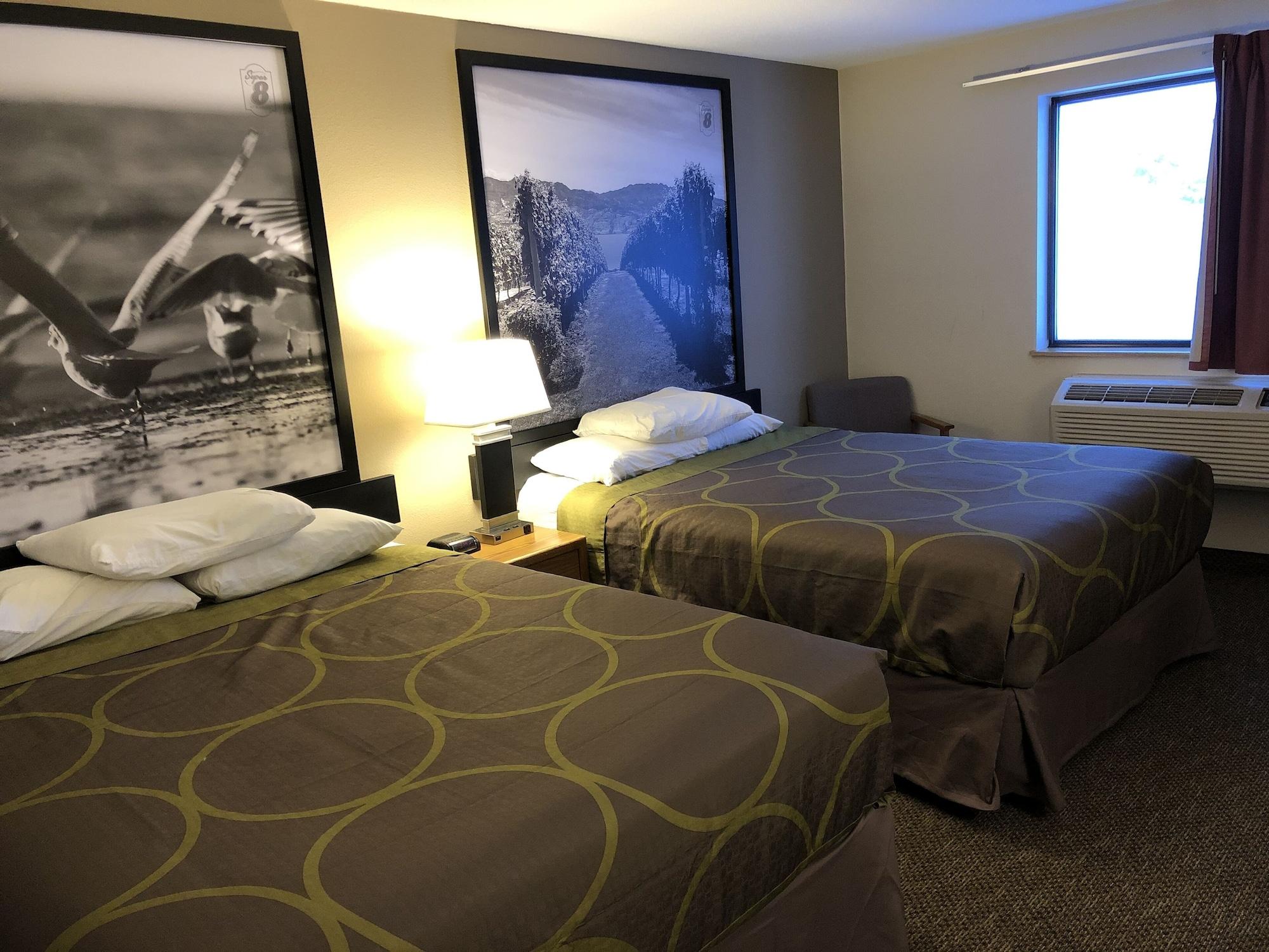 Super 8 By Wyndham Salmon Arm Hotel Exterior foto