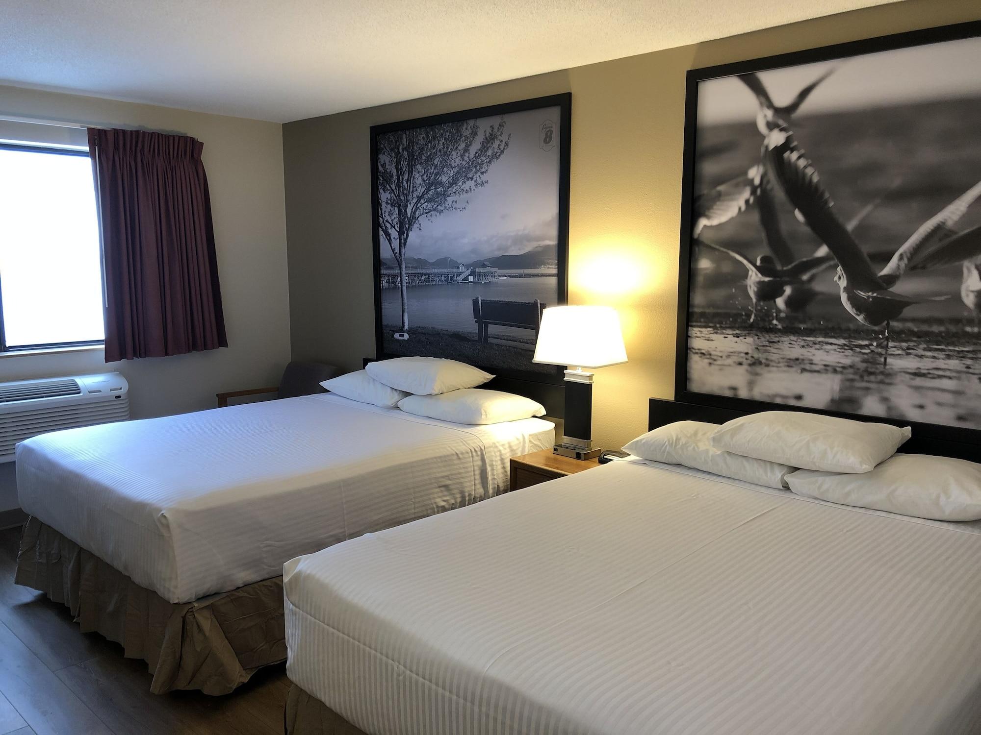 Super 8 By Wyndham Salmon Arm Hotel Exterior foto