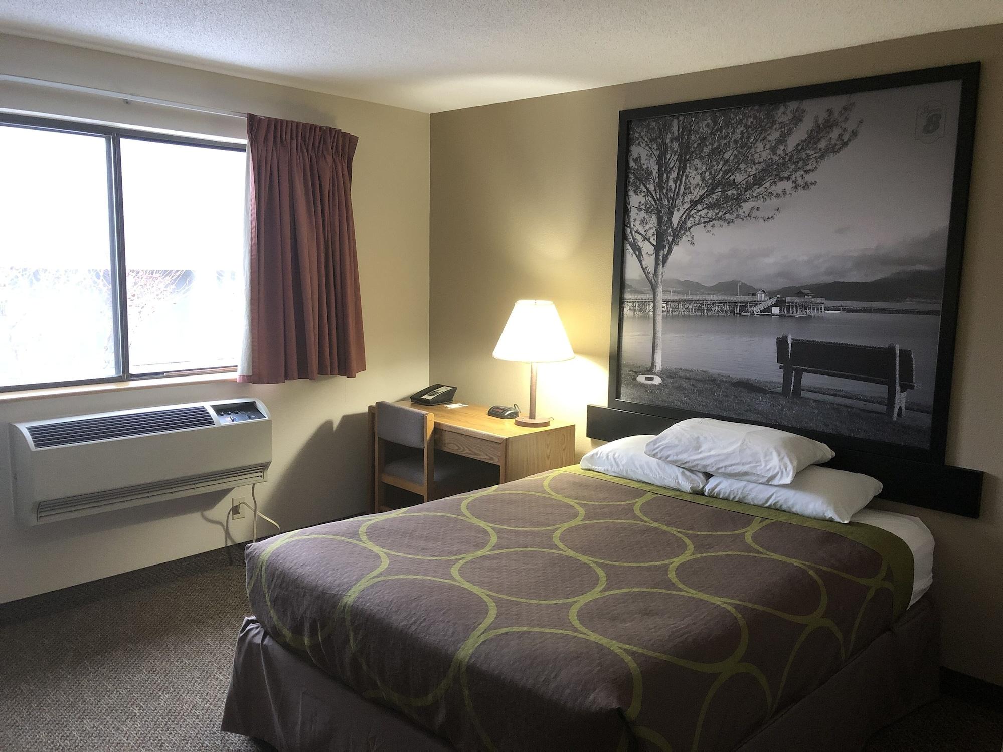 Super 8 By Wyndham Salmon Arm Hotel Exterior foto