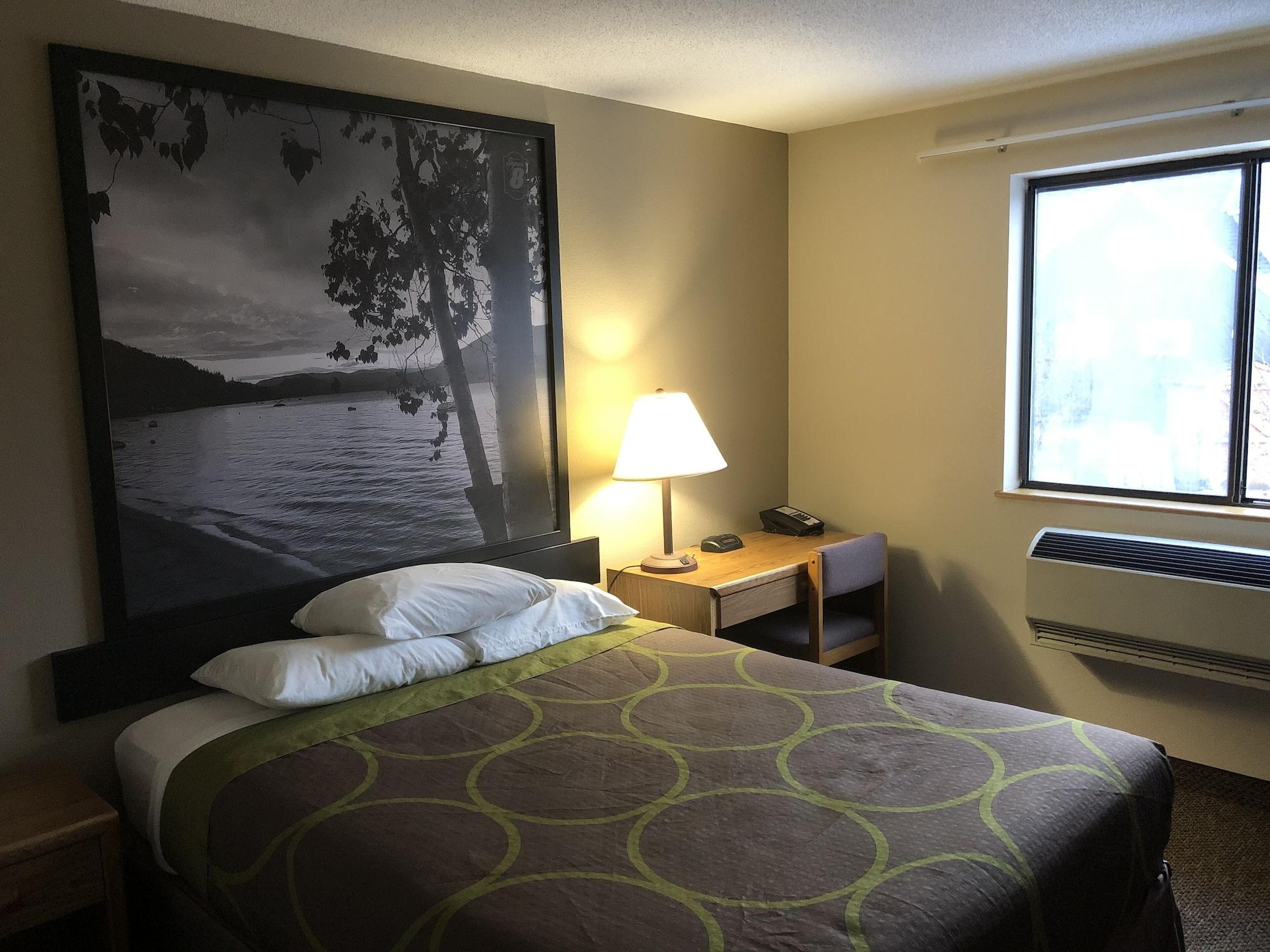 Super 8 By Wyndham Salmon Arm Hotel Exterior foto