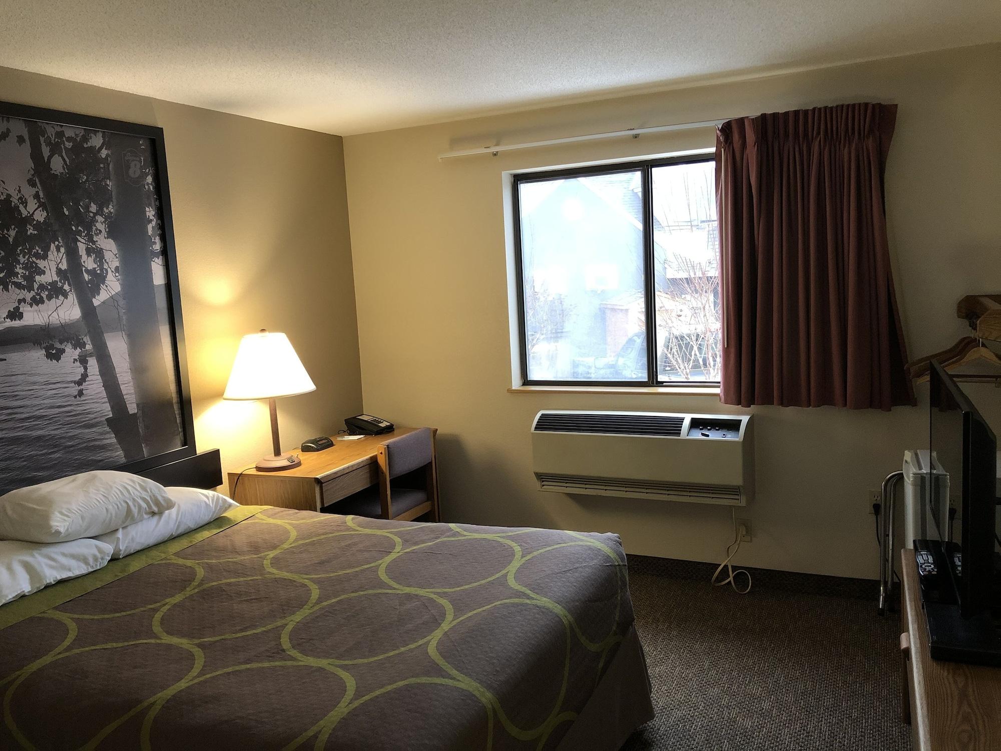 Super 8 By Wyndham Salmon Arm Hotel Exterior foto