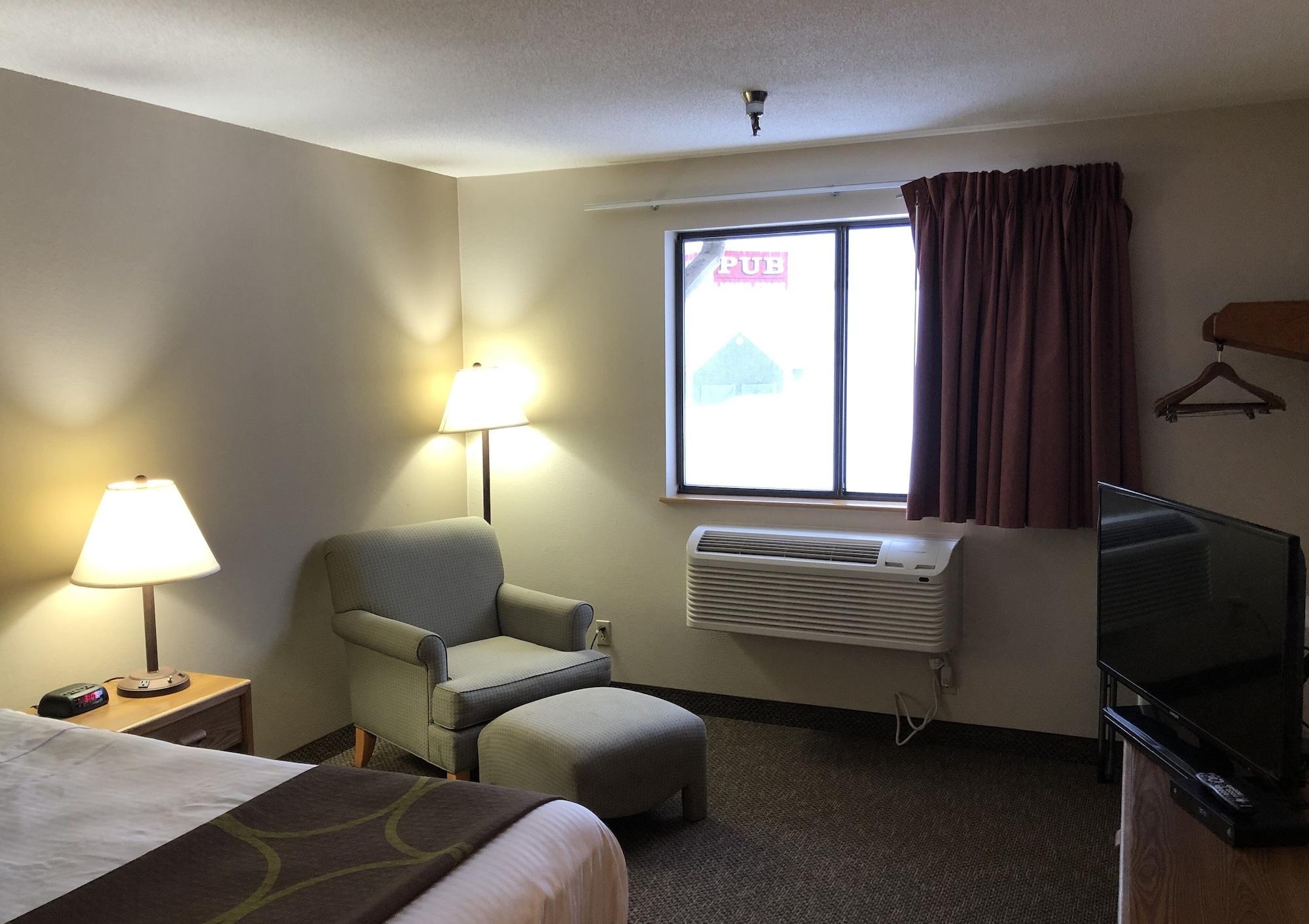 Super 8 By Wyndham Salmon Arm Hotel Exterior foto