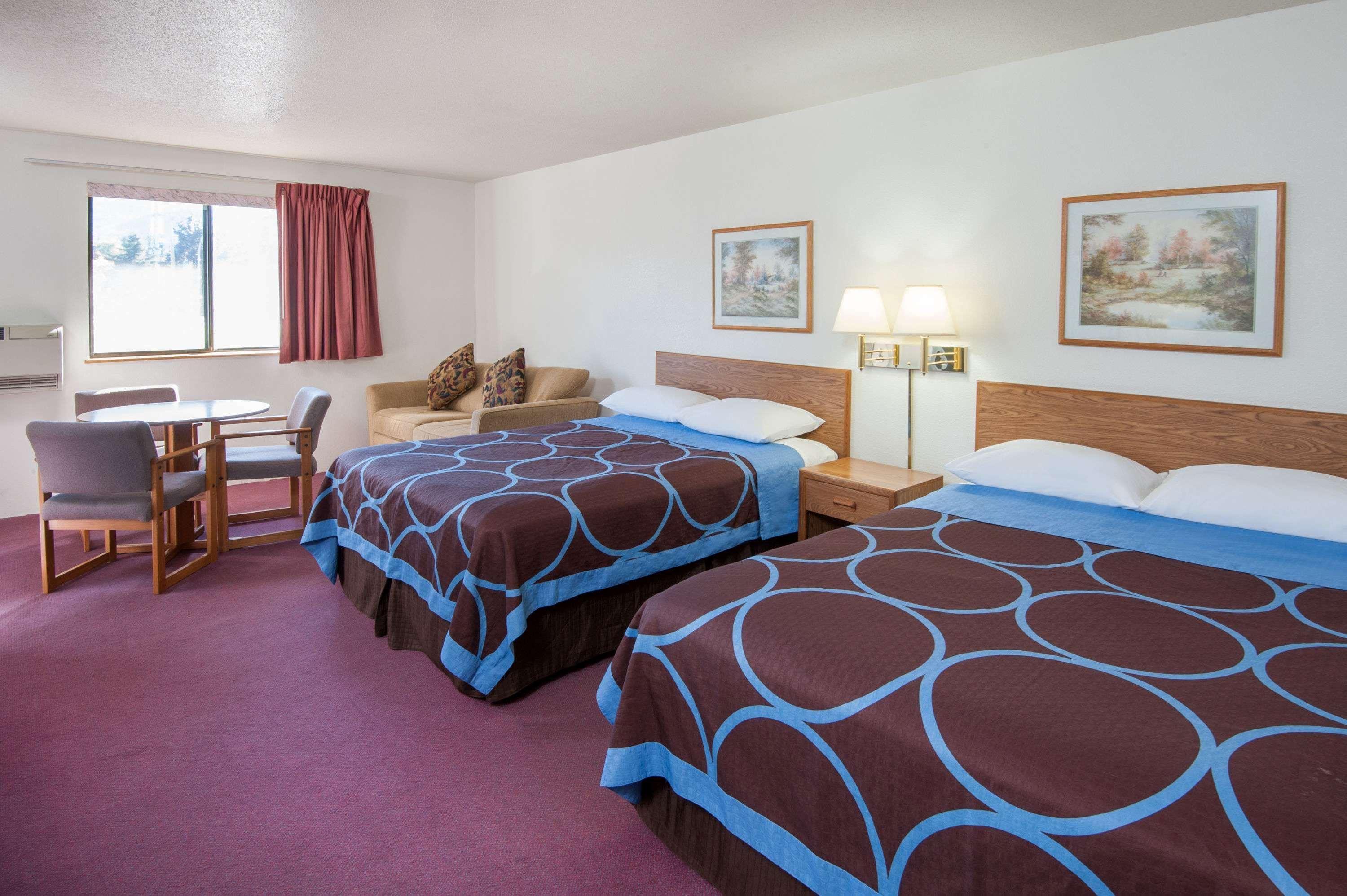 Super 8 By Wyndham Salmon Arm Hotel Exterior foto
