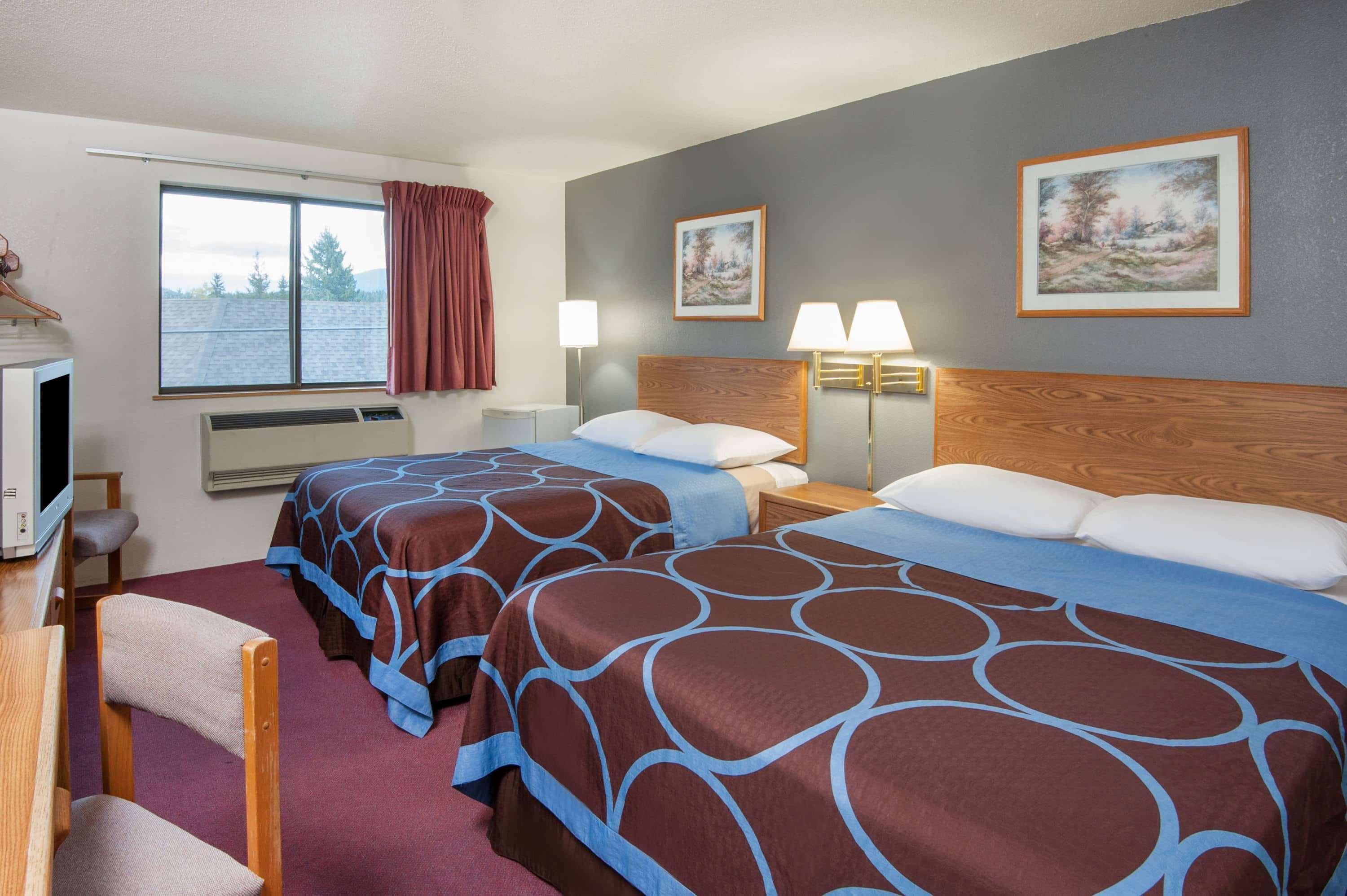 Super 8 By Wyndham Salmon Arm Hotel Exterior foto