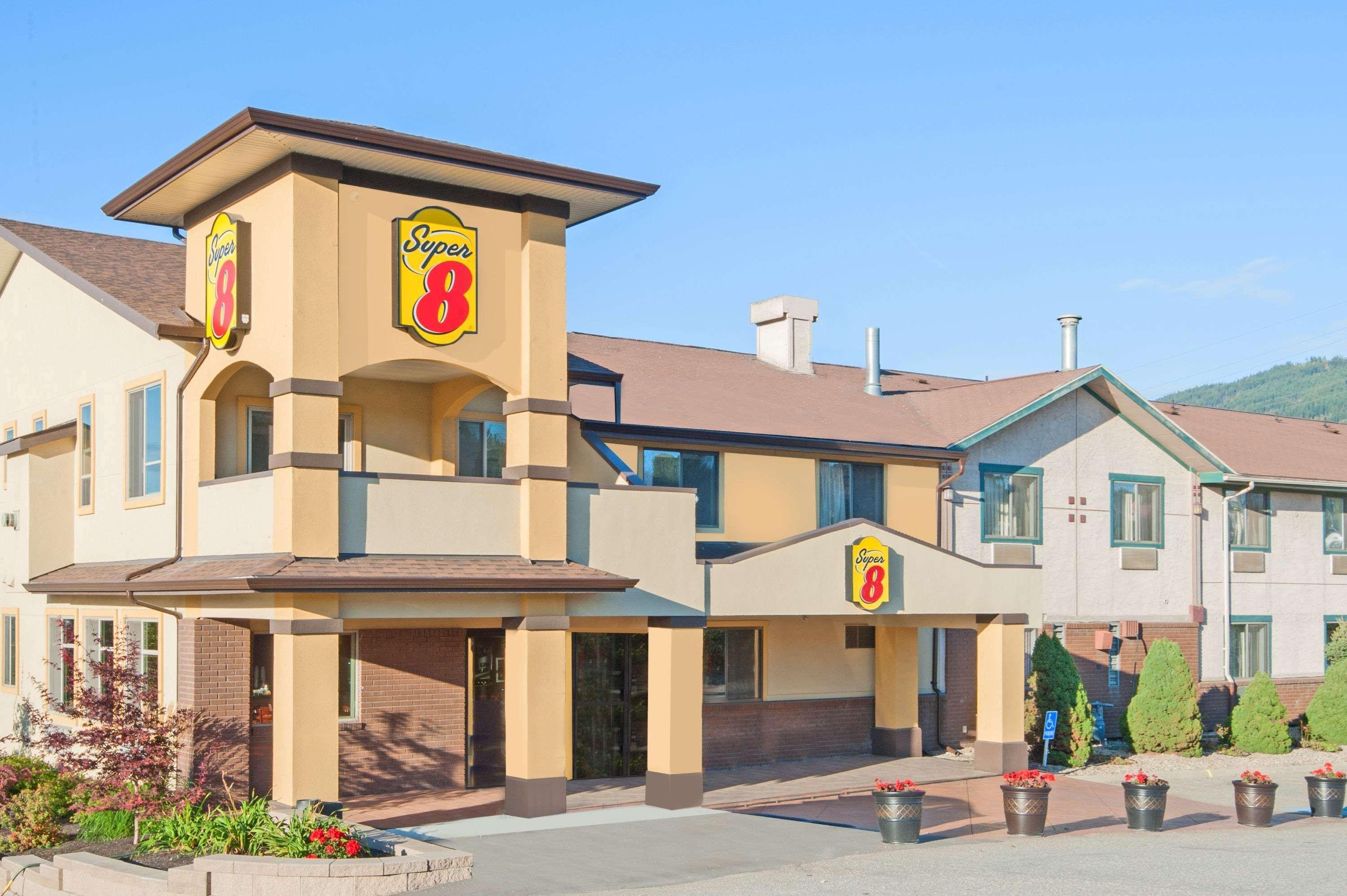 Super 8 By Wyndham Salmon Arm Hotel Exterior foto