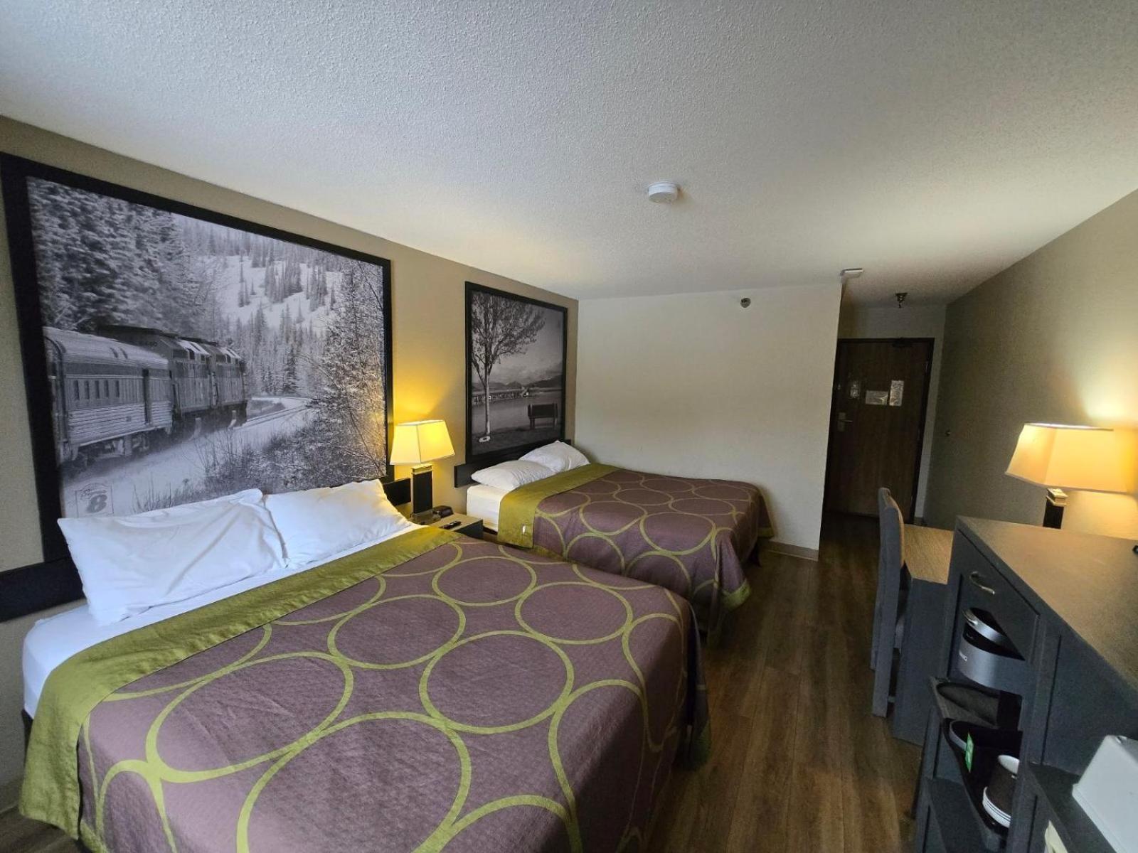 Super 8 By Wyndham Salmon Arm Hotel Exterior foto